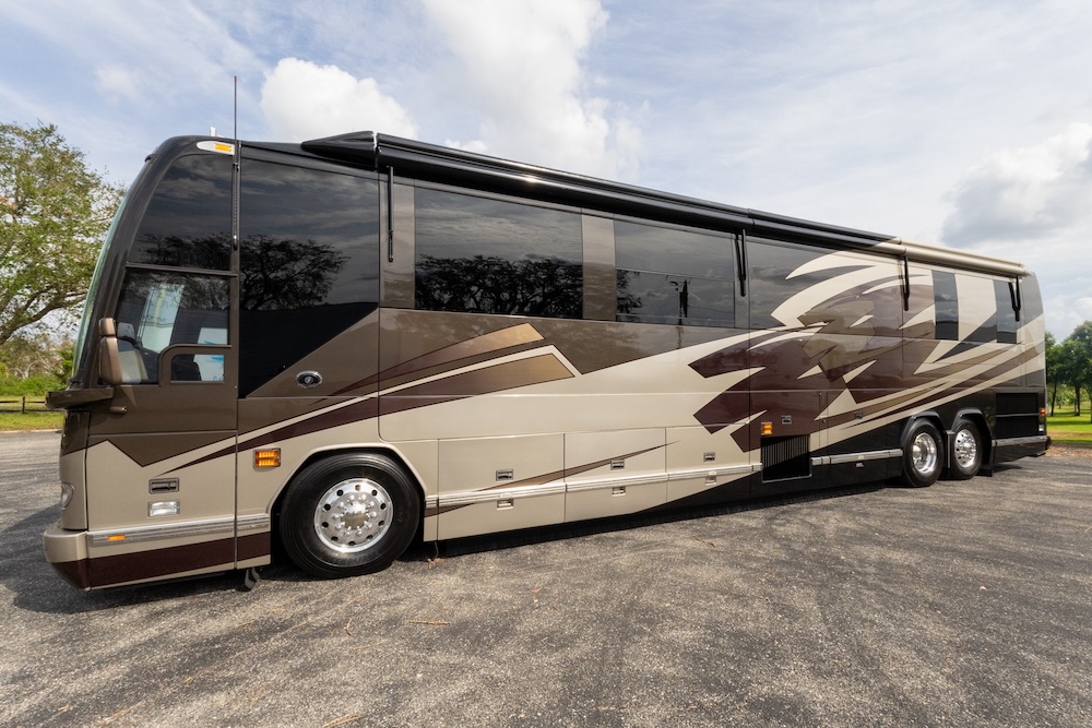 2007 Prevost Featherlite H3-45 For Sale