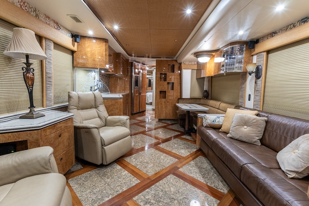 2007 Prevost Featherlite H3-45 For Sale