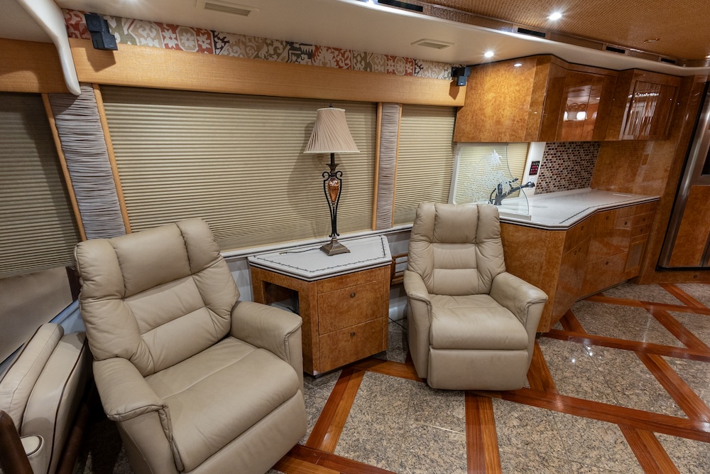 2007 Prevost Featherlite H3-45 For Sale