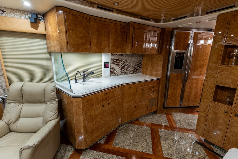 2007 Prevost Featherlite H3-45 For Sale