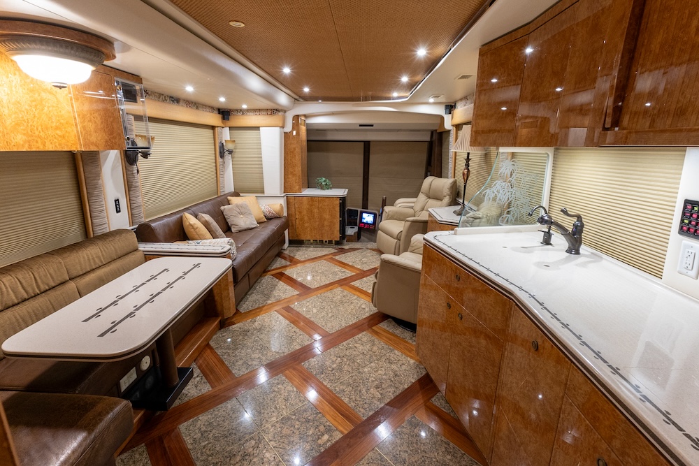 2007 Prevost Featherlite H3-45 For Sale