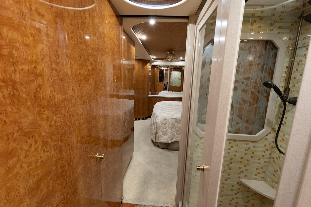 2007 Prevost Featherlite H3-45 For Sale