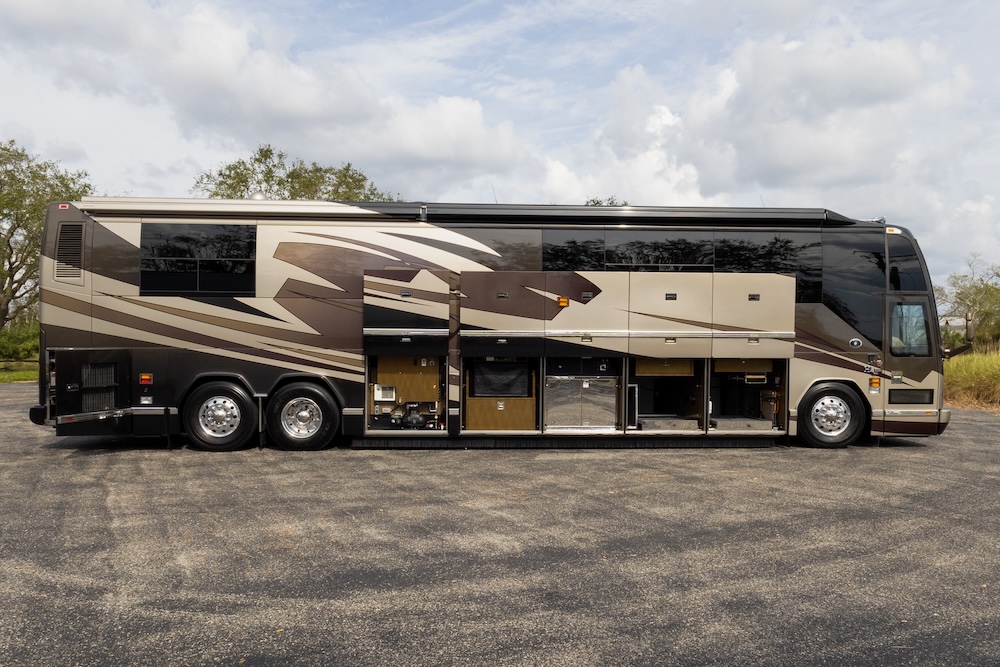 2007 Prevost Featherlite H3-45 For Sale