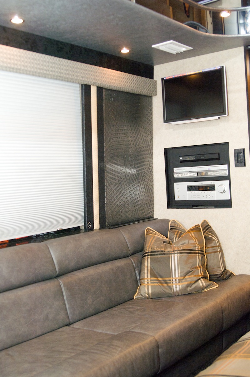 2007 Prevost Featherlite XLII For Sale