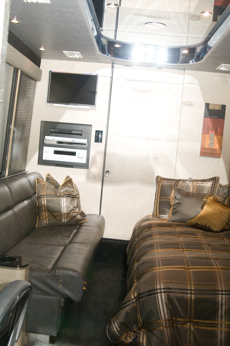 2007 Prevost Featherlite XLII For Sale