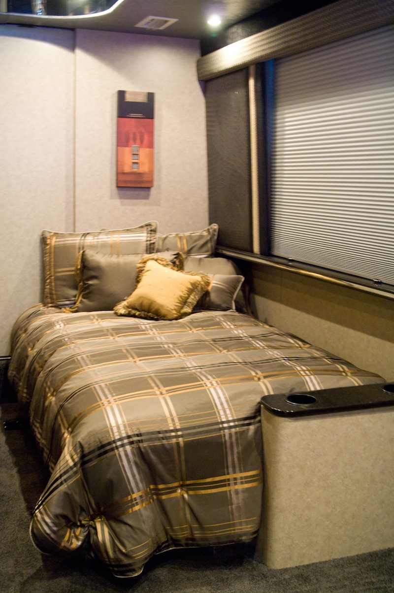 2007 Prevost Featherlite XLII For Sale