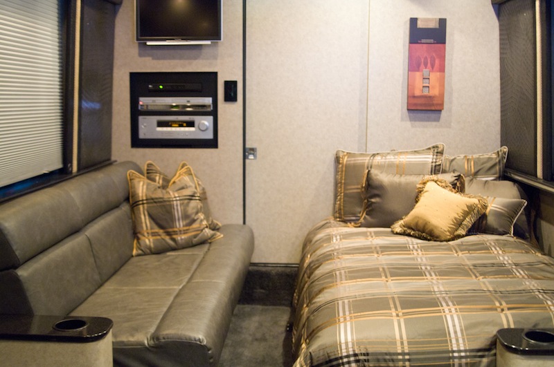 2007 Prevost Featherlite XLII For Sale