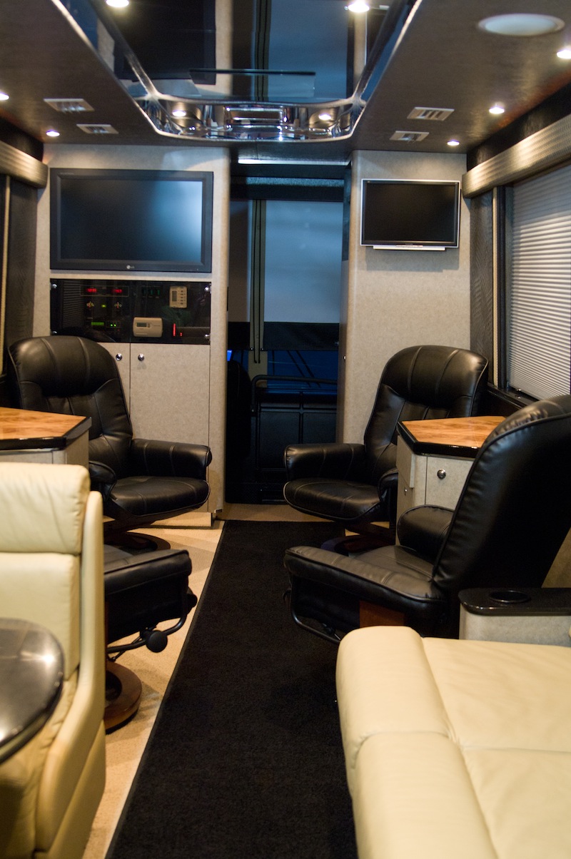 2007 Prevost Featherlite XLII For Sale