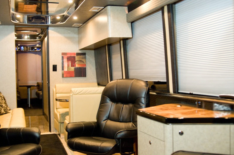 2007 Prevost Featherlite XLII For Sale