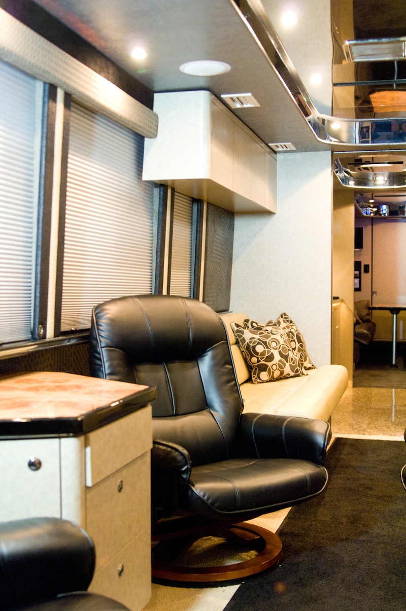 2007 Prevost Featherlite XLII For Sale