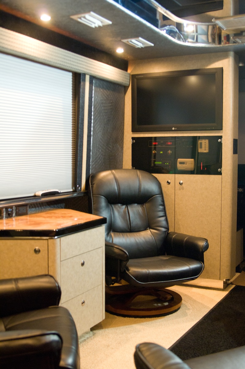 2007 Prevost Featherlite XLII For Sale