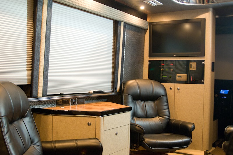 2007 Prevost Featherlite XLII For Sale