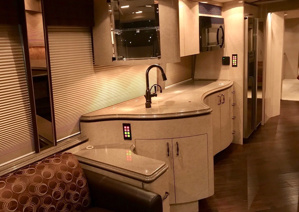 2007 Prevost Featherlite H3-45 For Sale