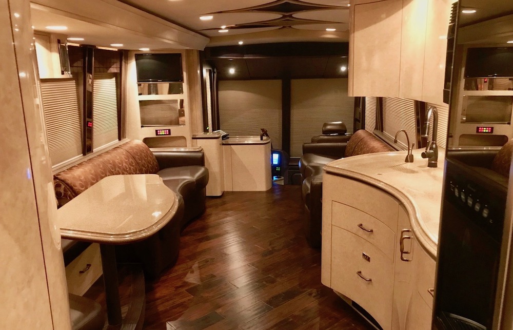 2007 Prevost Featherlite H3-45 For Sale