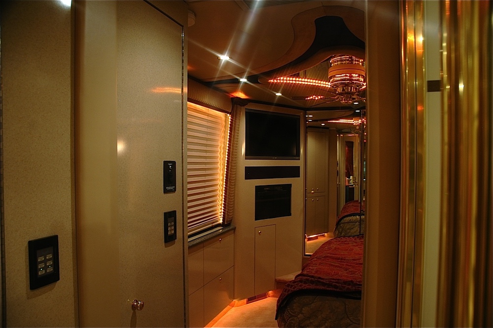 2007 Prevost Thompson XLII For Sale