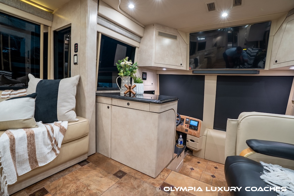 2008 Prevost Amadas H3-45 For Sale