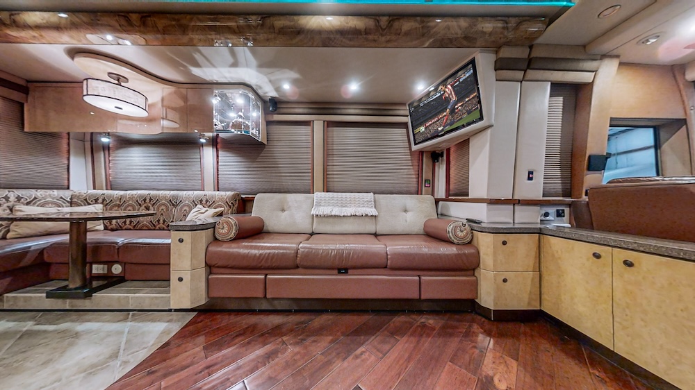 2008 Prevost Featherlite XLII For Sale