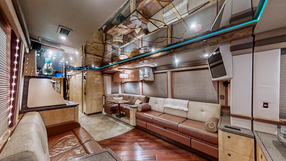 2008 Prevost Featherlite XLII For Sale