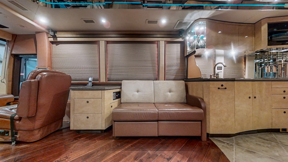 2008 Prevost Featherlite XLII For Sale