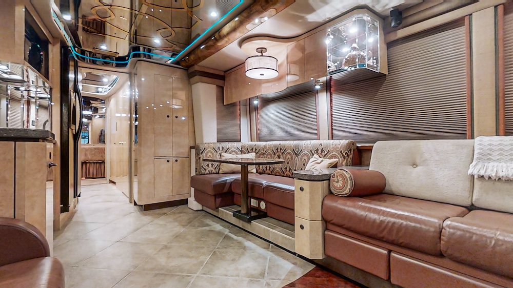 2008 Prevost Featherlite XLII For Sale