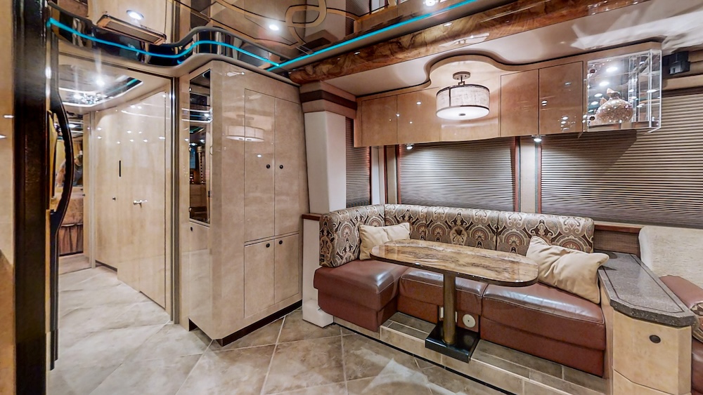 2008 Prevost Featherlite XLII For Sale