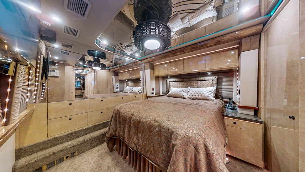 2008 Prevost Featherlite XLII For Sale