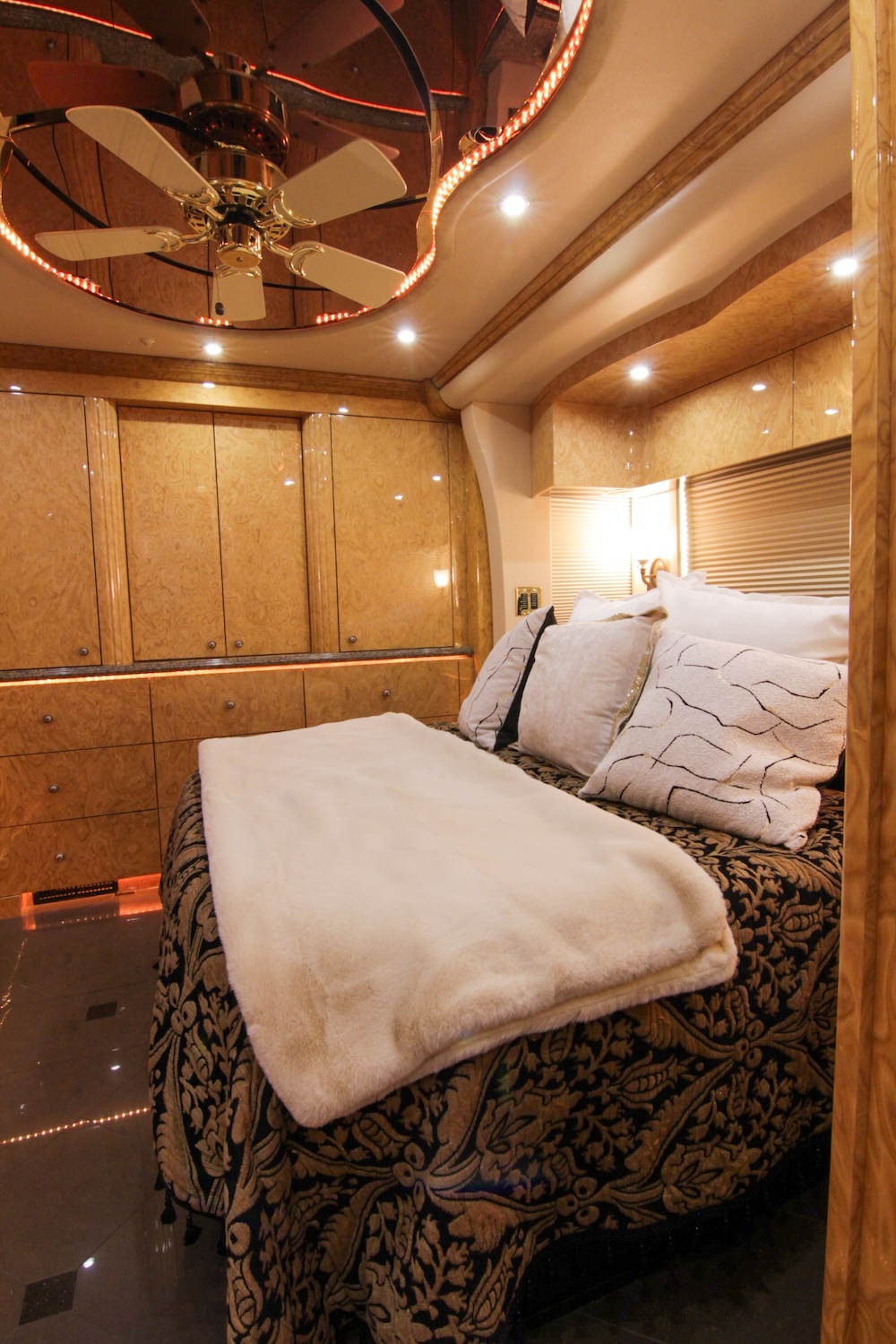 2008 Prevost Millennium  H3-45 For Sale