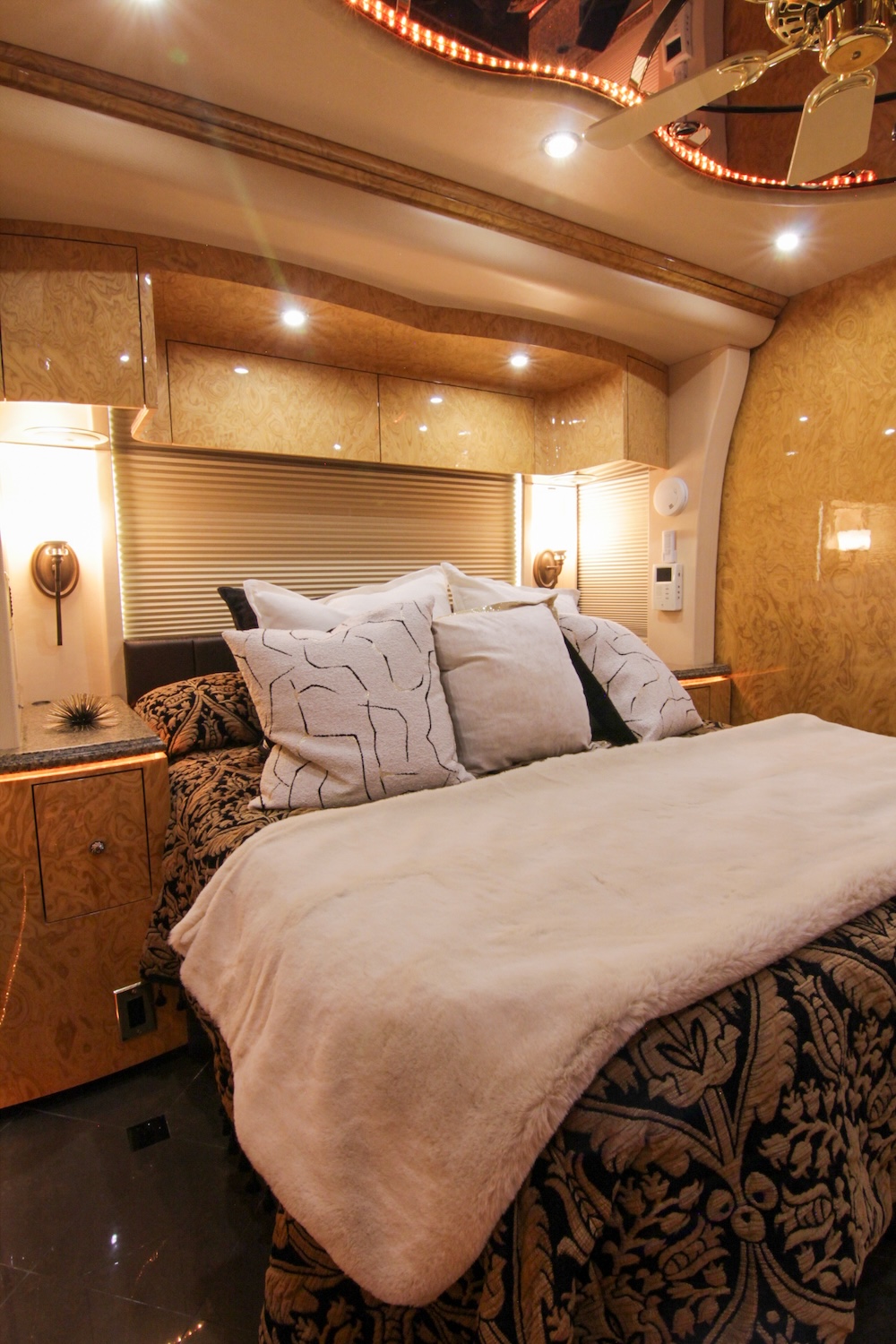 2008 Prevost Millennium  H3-45 For Sale