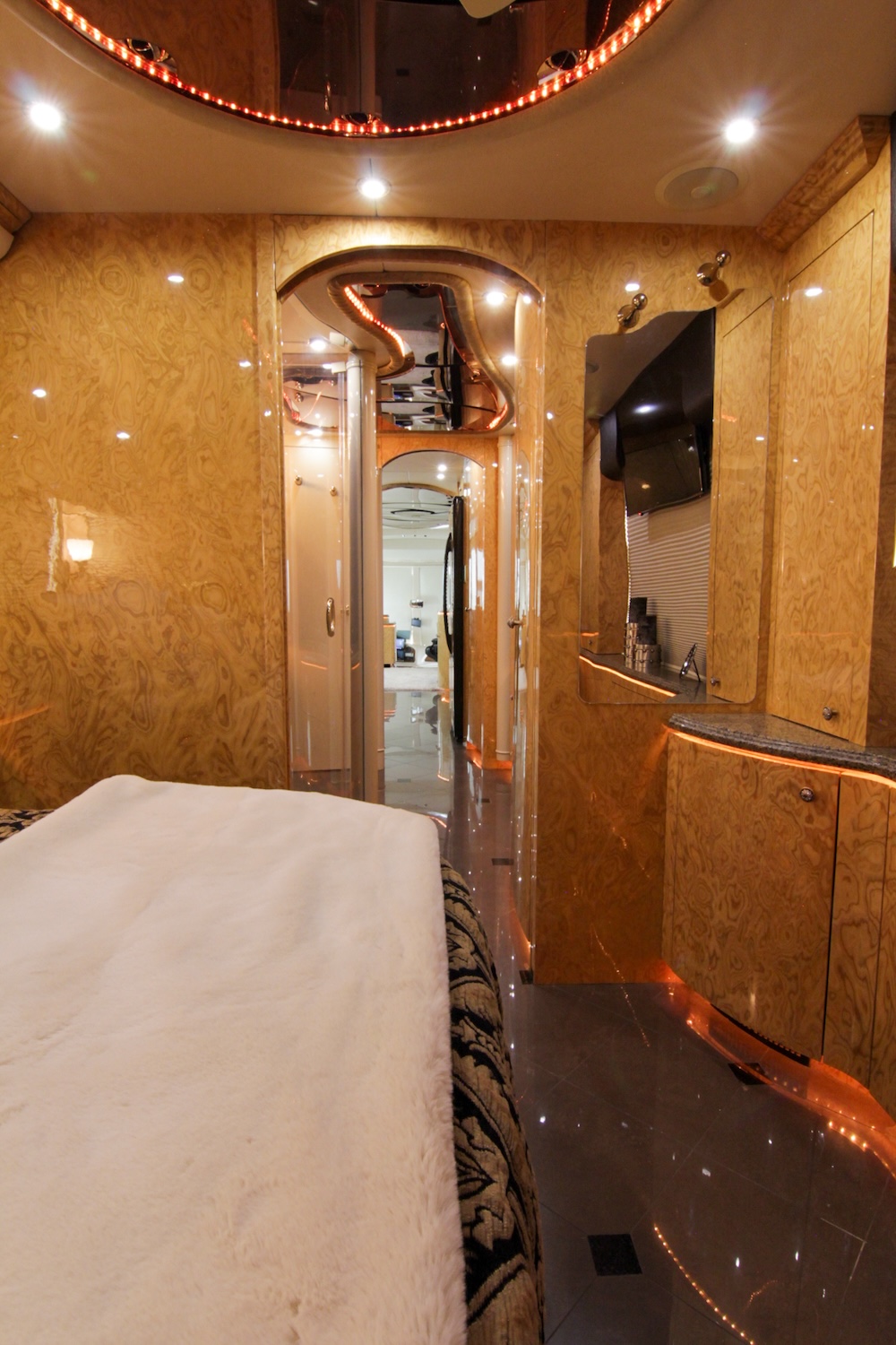 2008 Prevost Millennium  H3-45 For Sale