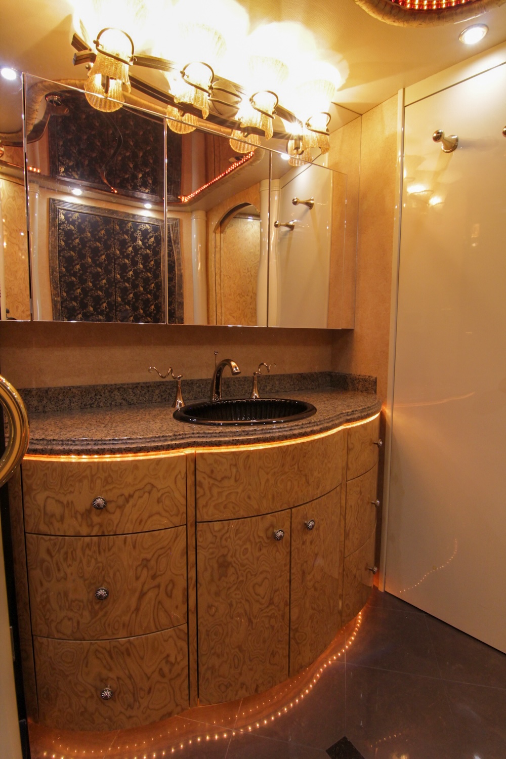 2008 Prevost Millennium  H3-45 For Sale