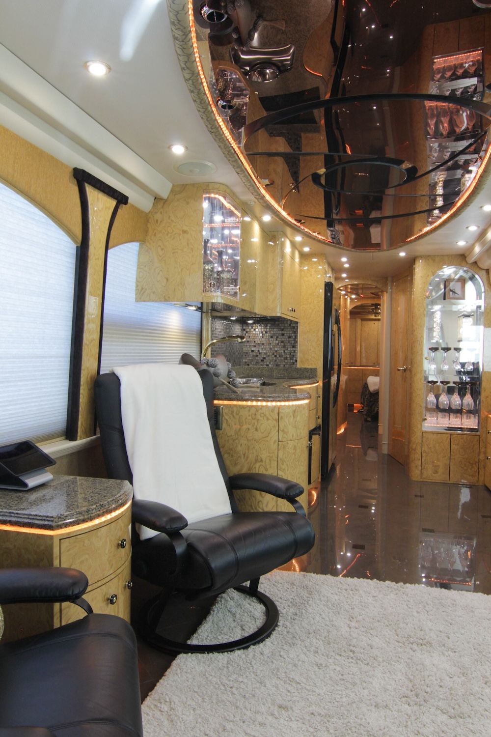 2008 Prevost Millennium  H3-45 For Sale