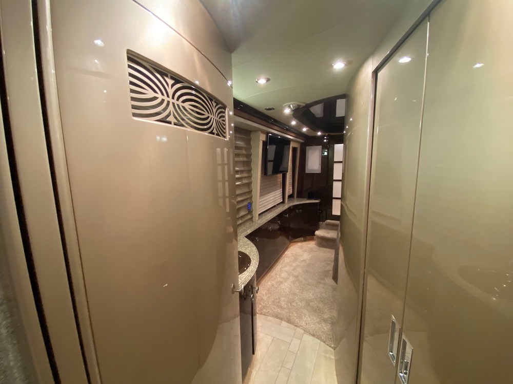 2009 Prevost Country Coach XLII For Sale