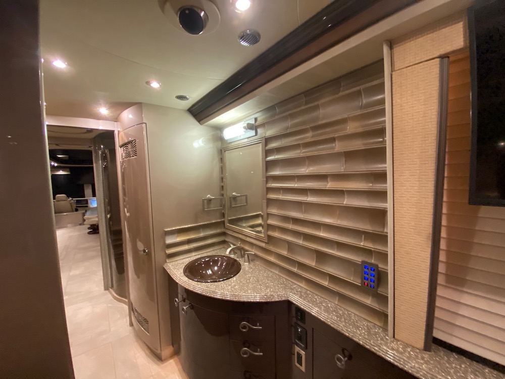 2009 Prevost Country Coach XLII For Sale