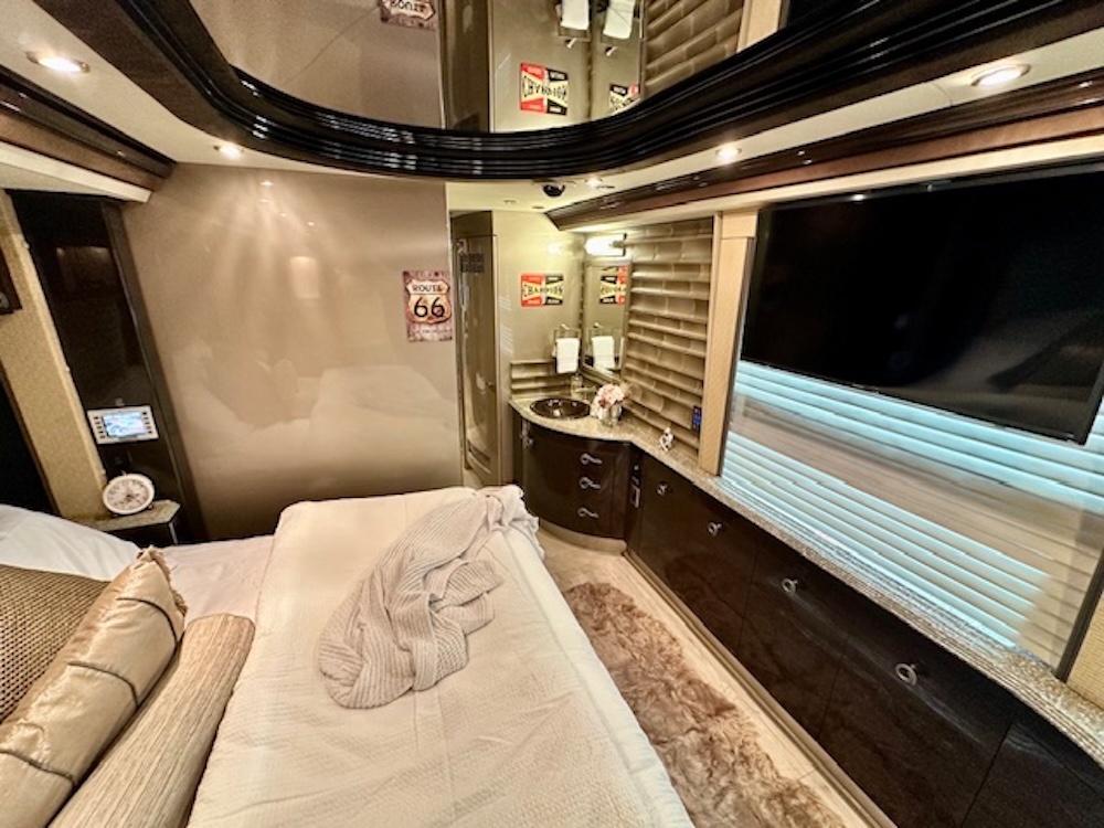 2009 Prevost Country Coach XLII For Sale