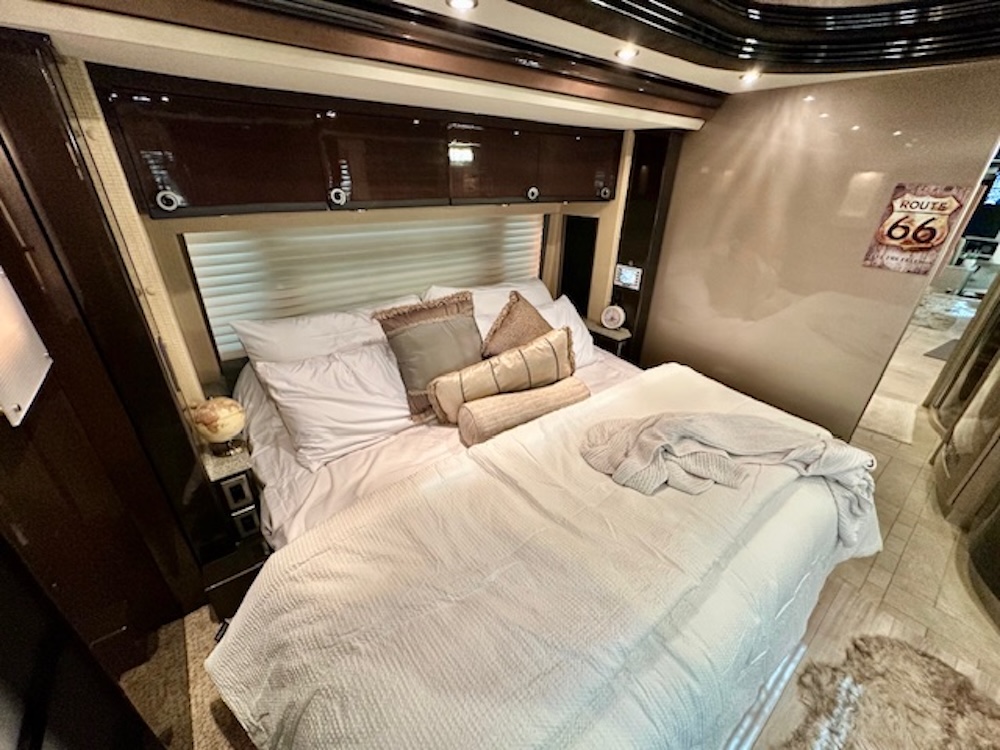 2009 Prevost Country Coach XLII For Sale