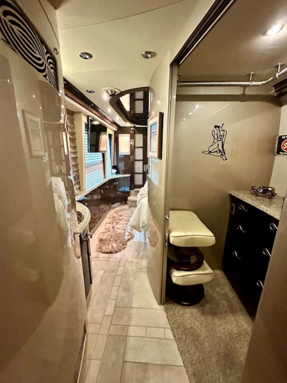 2009 Prevost Country Coach XLII For Sale