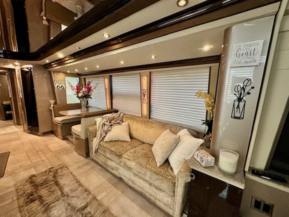 2009 Prevost Country Coach XLII For Sale