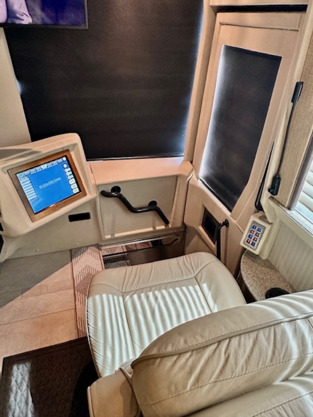 2009 Prevost Country Coach XLII For Sale