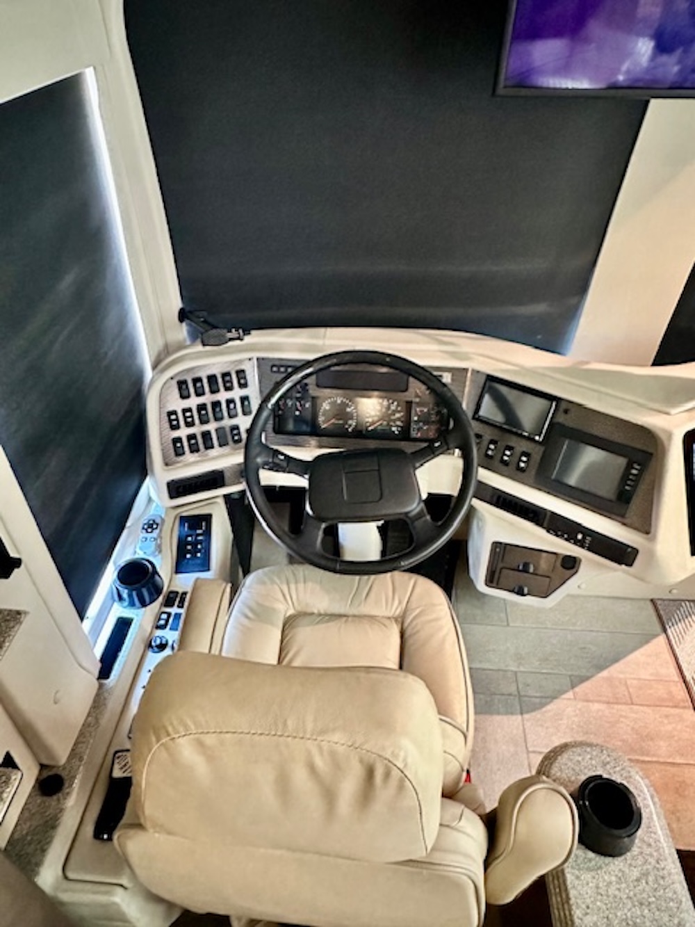 2009 Prevost Country Coach XLII For Sale