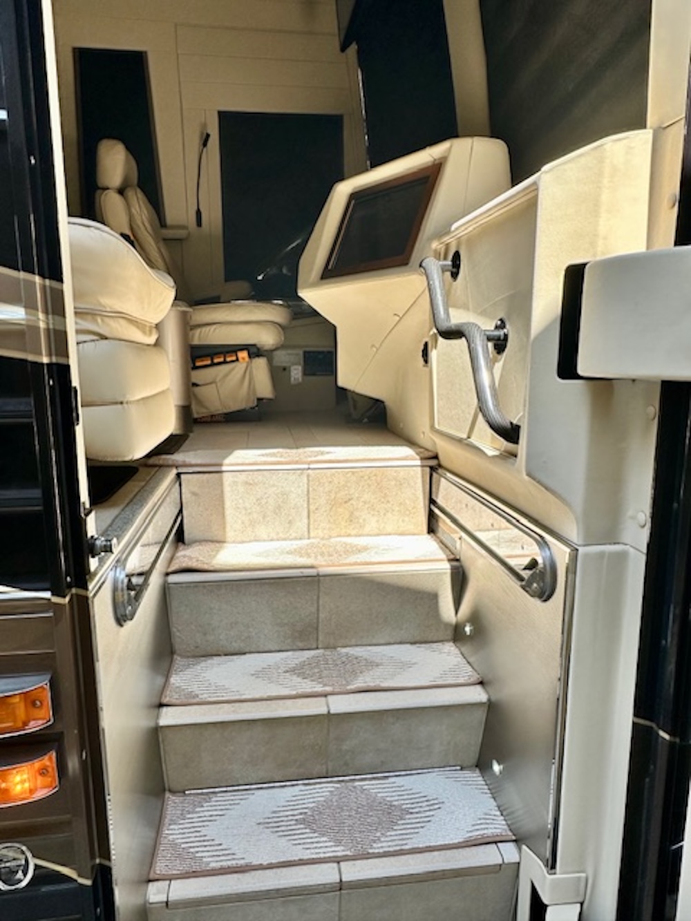 2009 Prevost Country Coach XLII For Sale