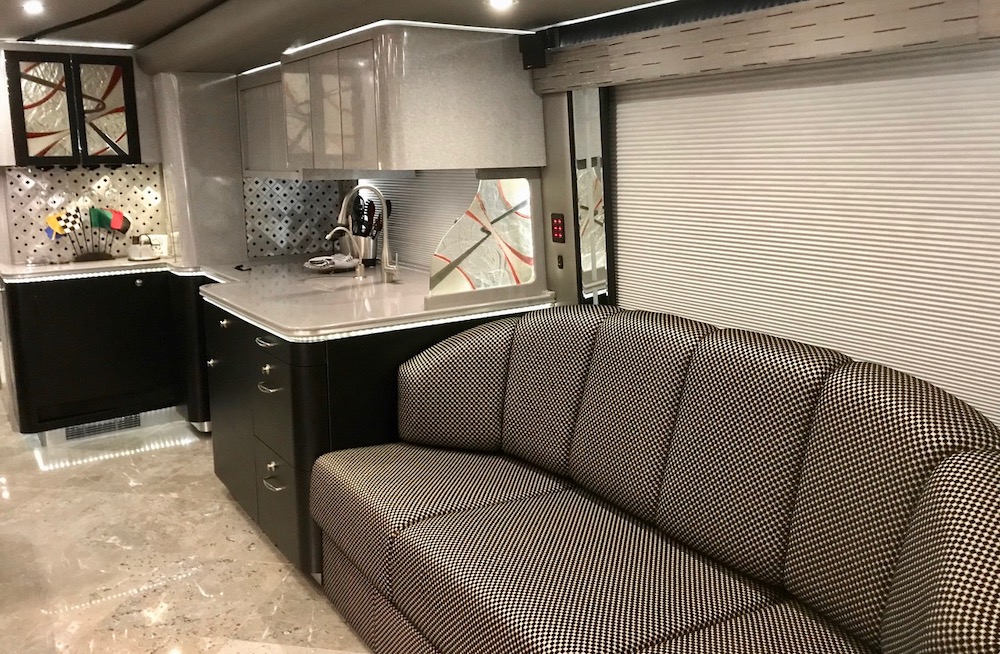 2009 Prevost Featherlite H3-45 For Sale