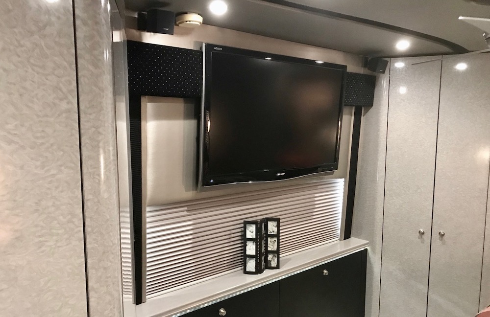 2009 Prevost Featherlite H3-45 For Sale