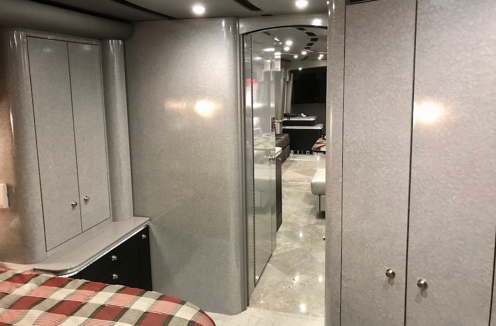 2009 Prevost Featherlite H3-45 For Sale