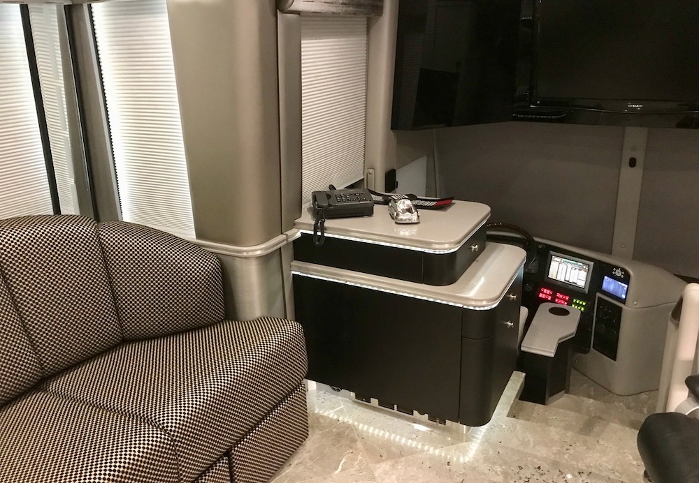 2009 Prevost Featherlite H3-45 For Sale