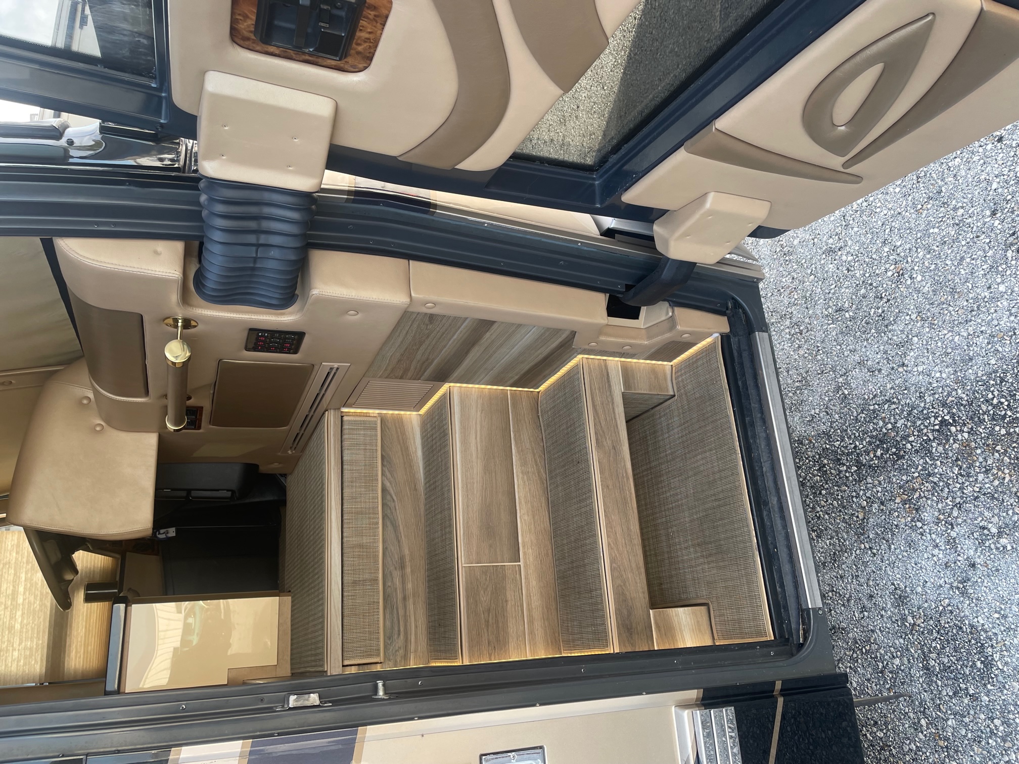 2009 Prevost Featherlite H3-45 For Sale