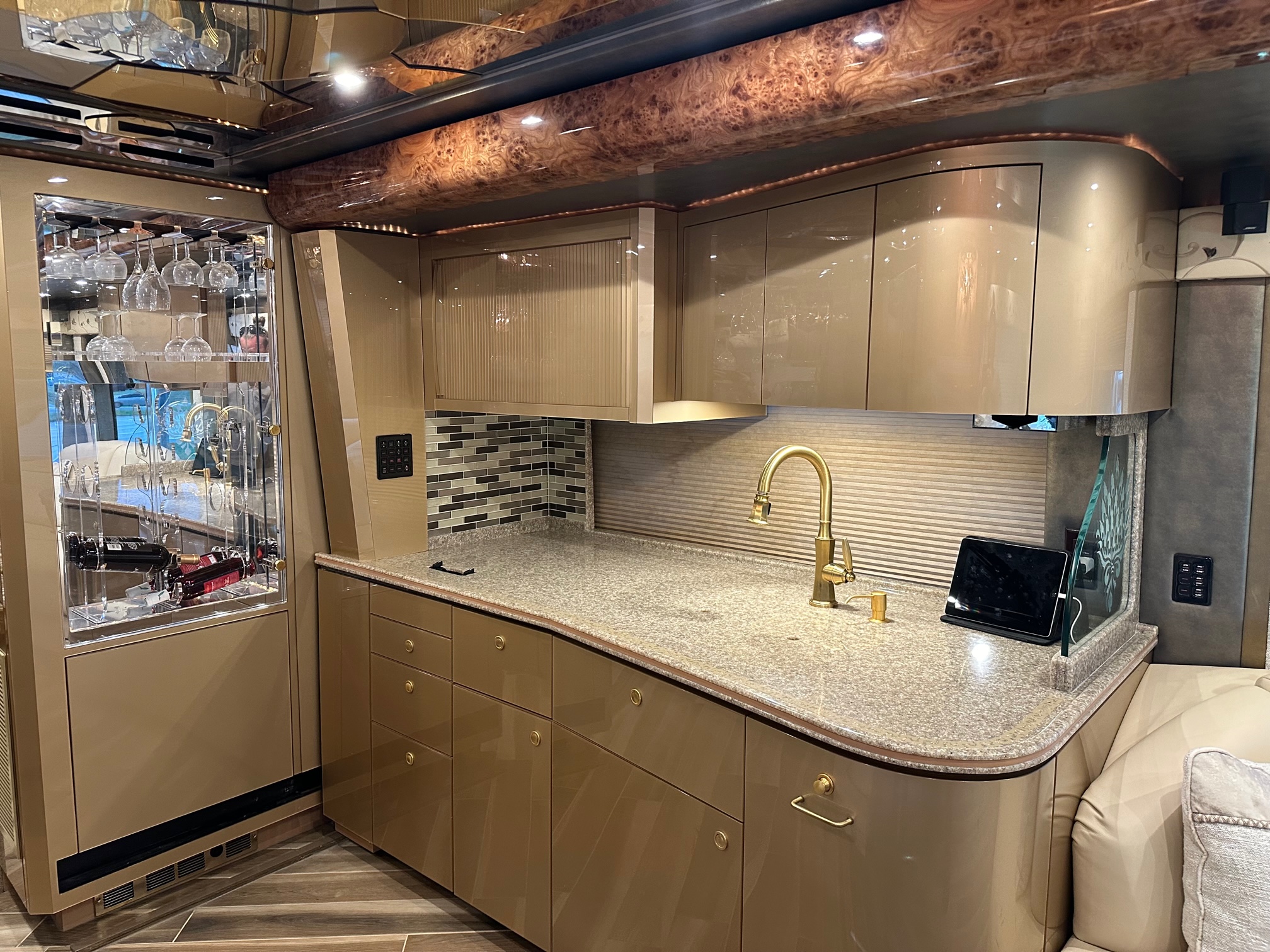 2009 Prevost Featherlite H3-45 For Sale
