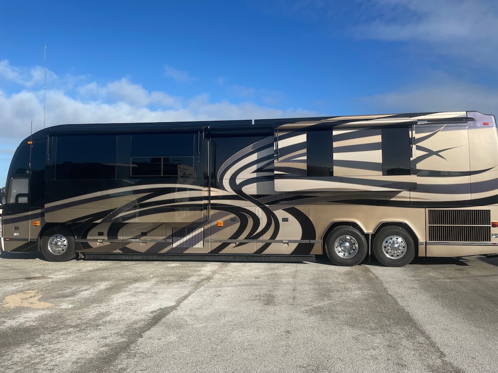 2009 Prevost Featherlite H3-45 For Sale