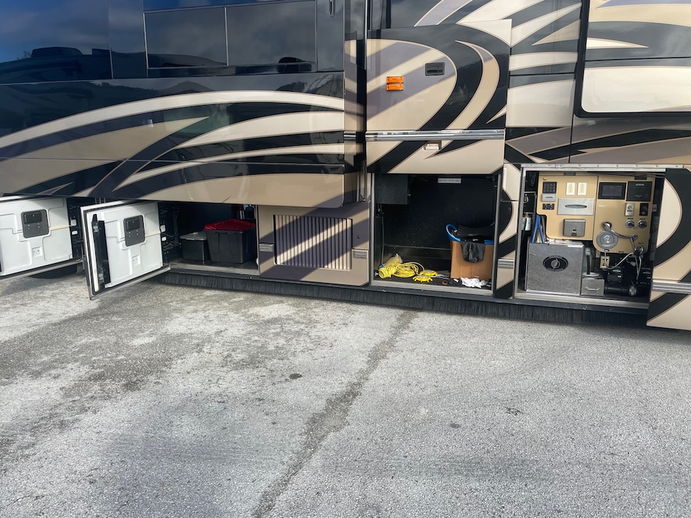 2009 Prevost Featherlite H3-45 For Sale