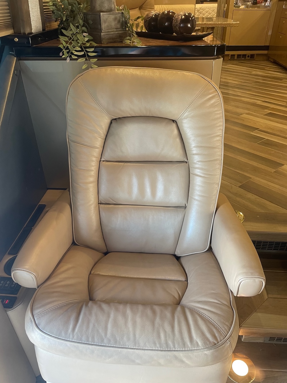 2009 Prevost Featherlite H3-45 For Sale