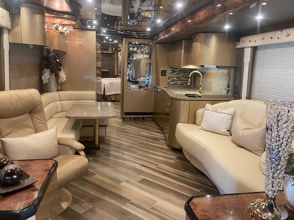 2009 Prevost Featherlite H3-45 For Sale